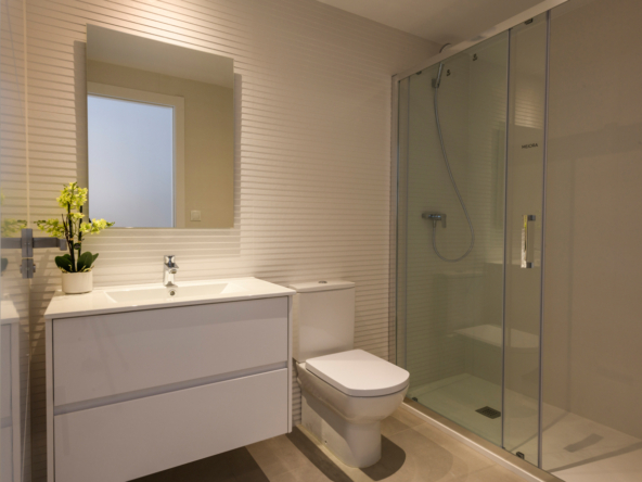 SeaGardens_bathroom01-Costa Blanca