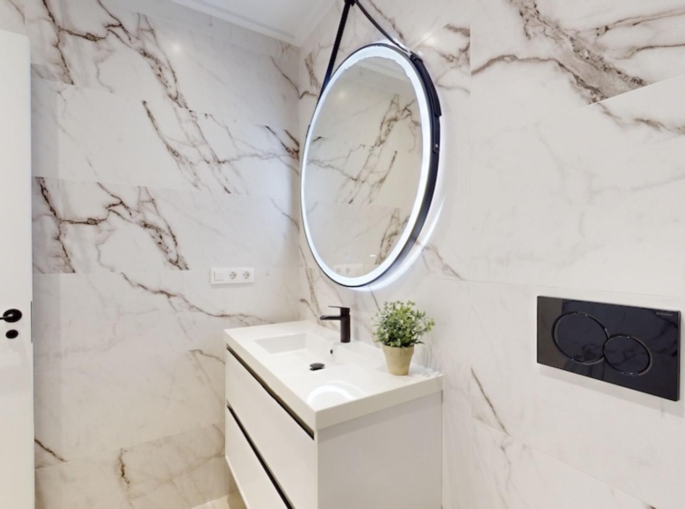 Vista-Azul-XXXVII-bathroom-01-newbuild-apartment-marble